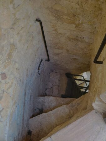 Escaleras interiores de la Torre de Mas Pinc